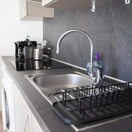 Au Coeur De - A Proximite De * פורנישי